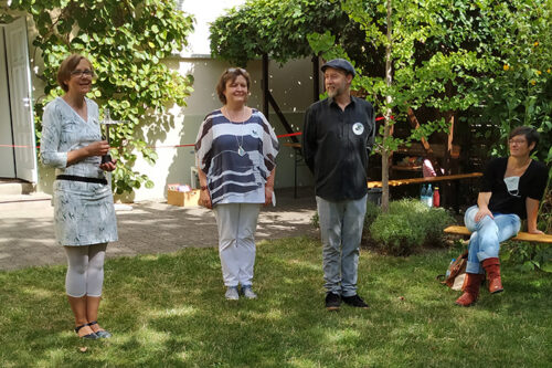 Annette Wostrak, Kathrin Buchmann und Frank Kurt Schulz begrüßen die Besucher*innen